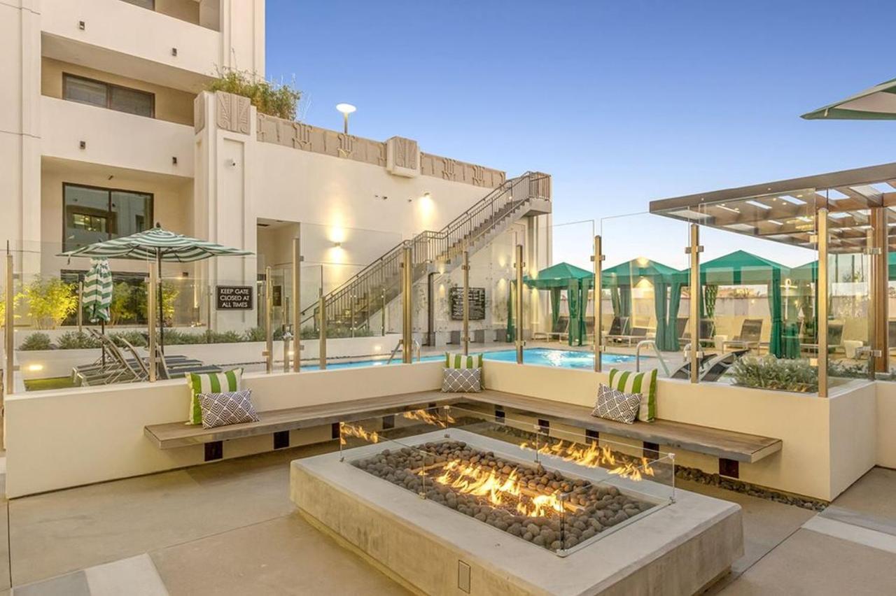 One Lux Stay At The Mansfield Miracle Mile - Los Angeles — Photos 1